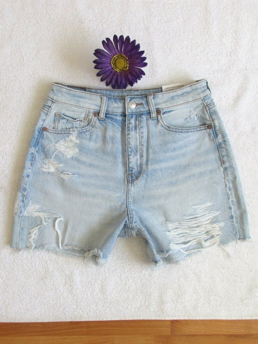 New AMERICAN EAGLE Jean Shorts Size 4 Distressed Baggy Mom Short
